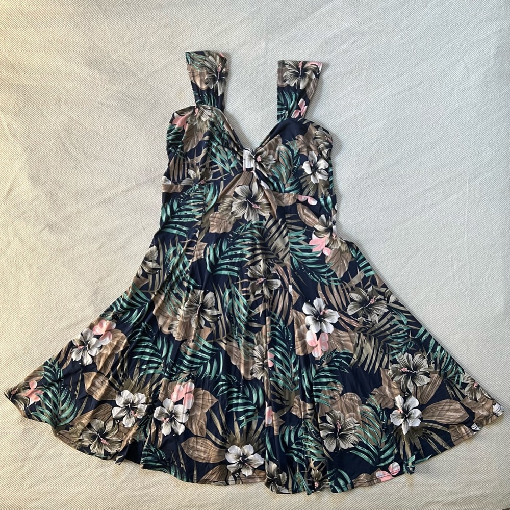 Floral Hawaiian Style Dress with Hibiscus Flowers Size: XL